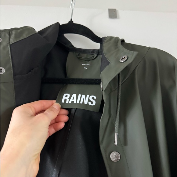 Rains jacket-Long Jacket is a longer version of Rains' classic design, Jacket. - Picture 2 of 4